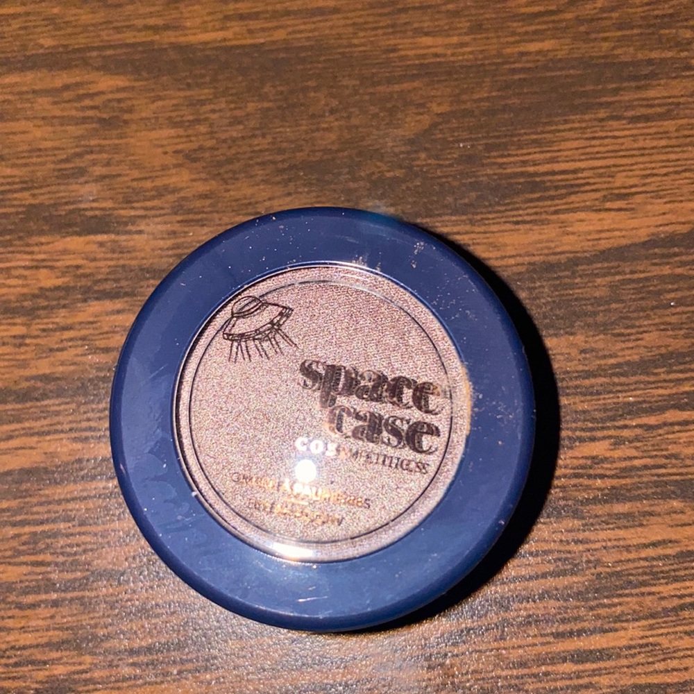 Single eyeshadow